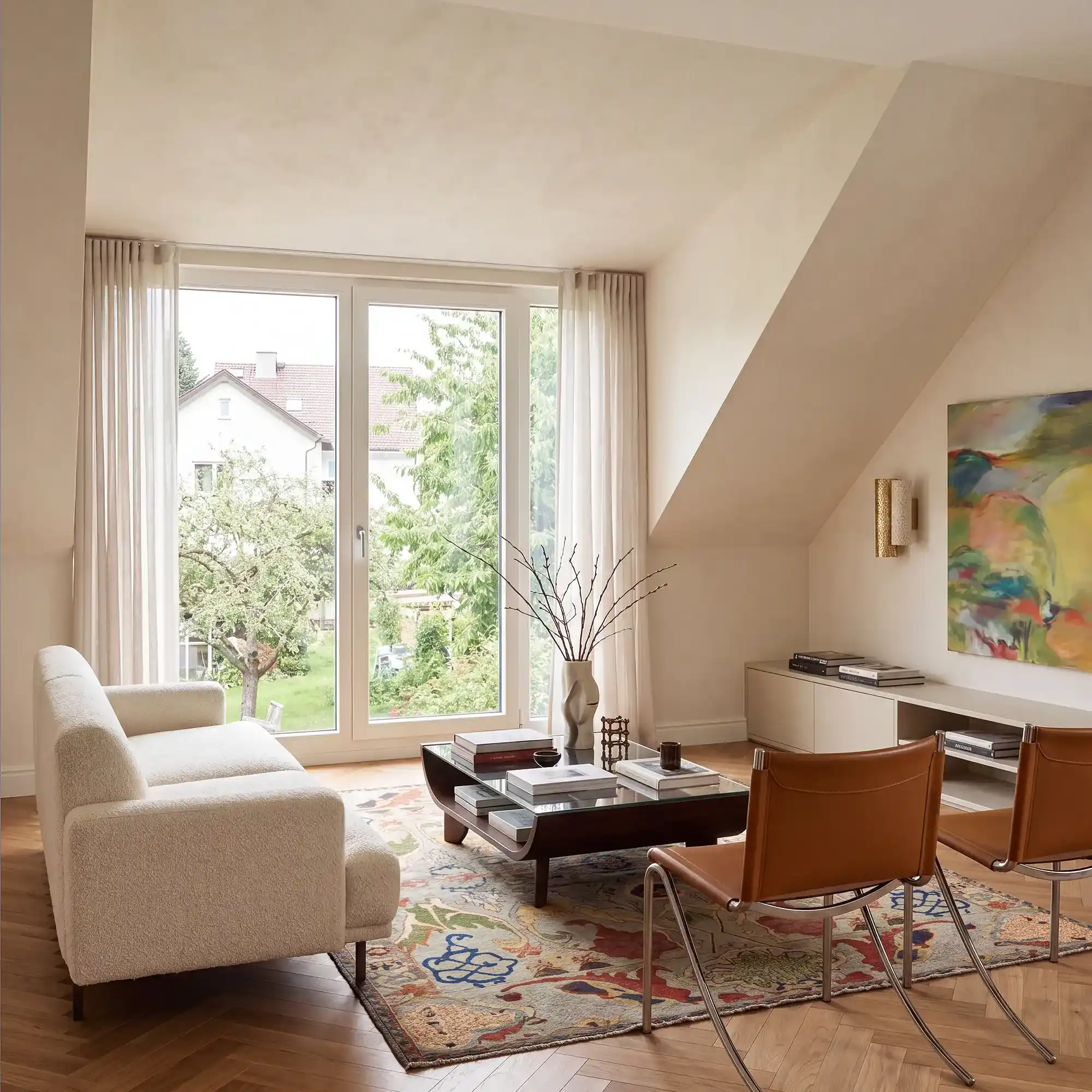 Foto eines Wohnraums in einem generalsanierten und energetisch ertüchtigten Einfamilienhauses in München